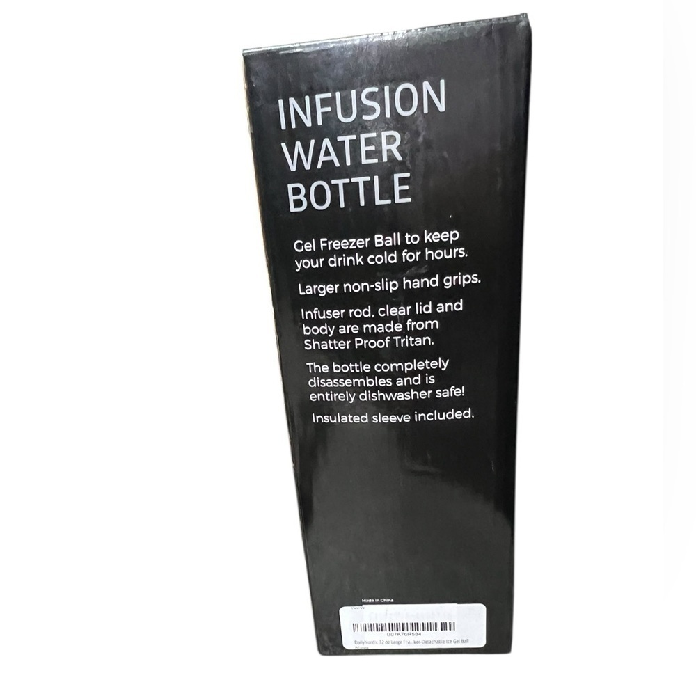 NIB - Nordic Fruit Infusion Water Bottle w/ Detachable Ice Gel Ball - Picture 3 of 4